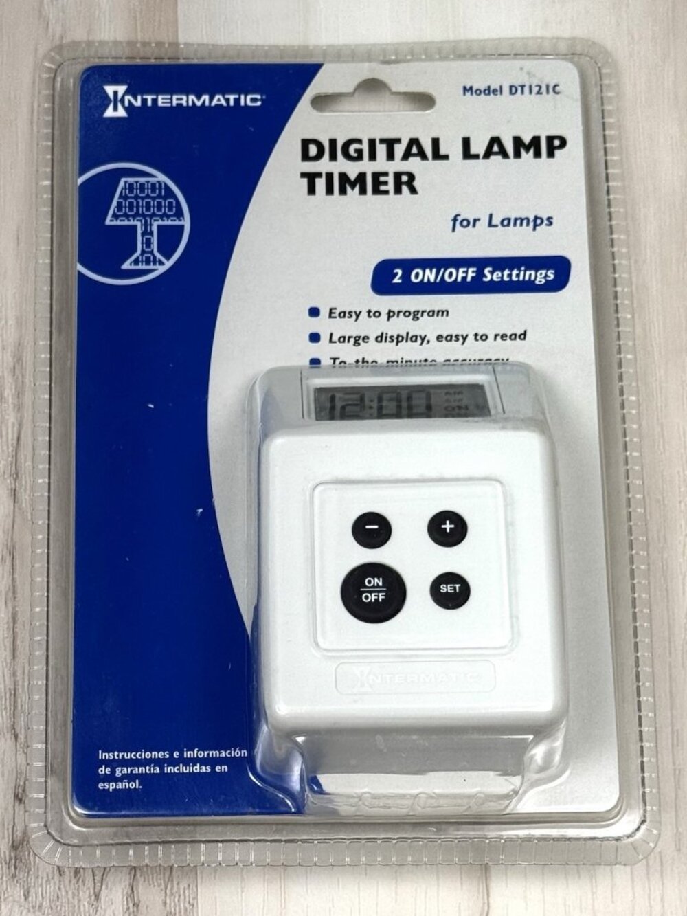 INTERMATIC Indoor Programmable DIGITAL LAMP TIMER 2 On/Off Settings DT121C NIP